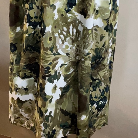 Earthtones Sleeveless Floral Dress - Picture 4 of 4